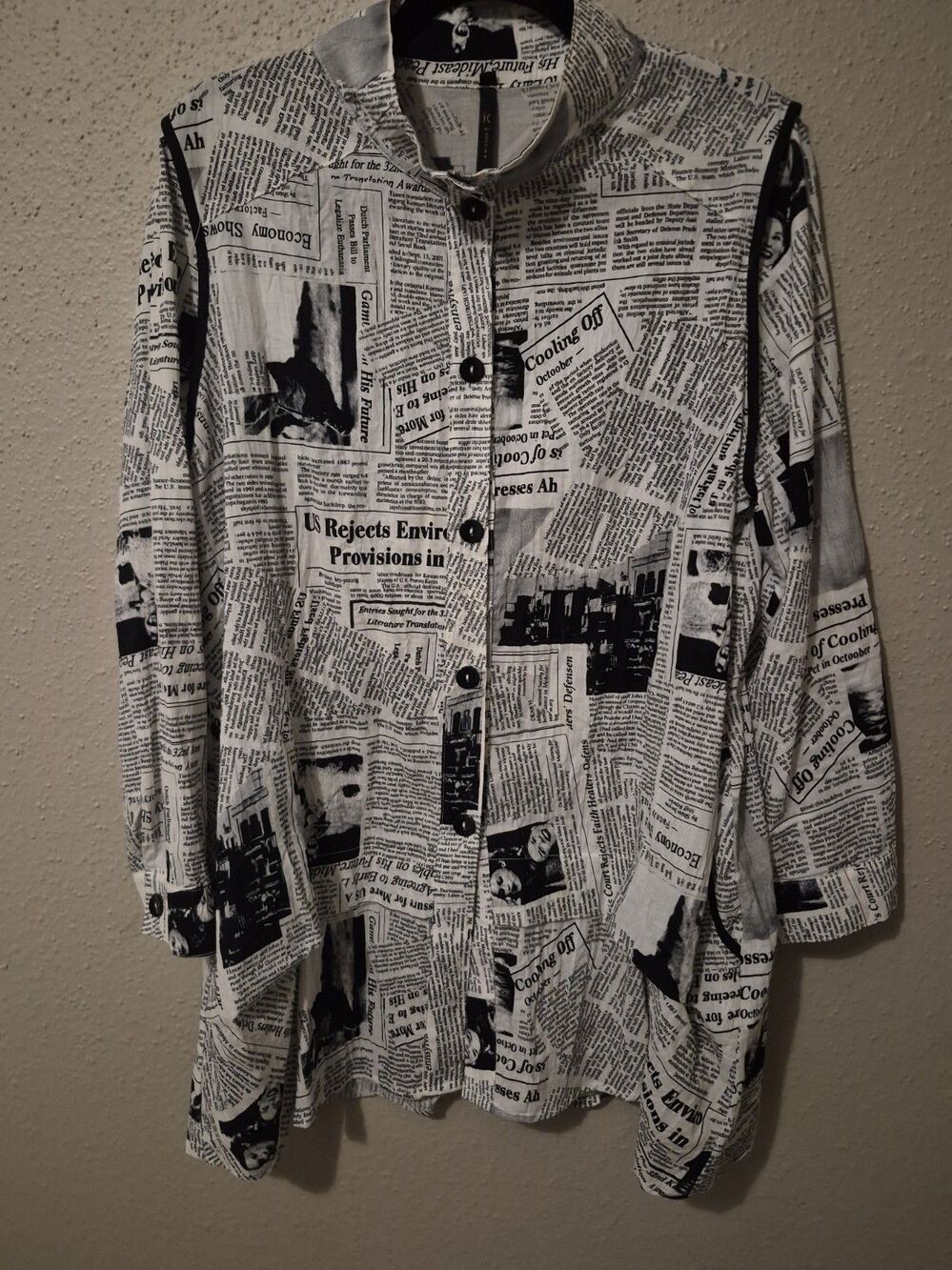 IC By Connie K Womens L Newspaper Print Tunic Top Crinkle Cut Lagen Pockets